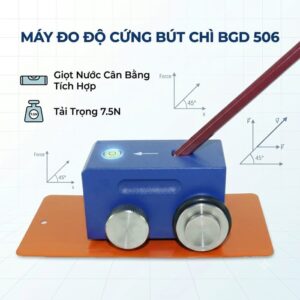 Cận cảnh máy đo độ cứng bút chì Biuged BGD 506 thiết kế vuông vắn, làm nổi bật tính năng thước thủy cân bằng và mức tải trọng 7.5N. Bên cạnh là biểu đồ minh họa hướng lực ép và góc 45 độ chuẩn xác của ngòi chì lên bề mặt sơn